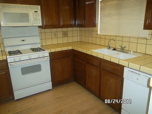 1314 W Avenue J 4 - Photo 2 of 5