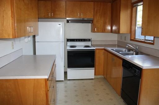 1031 NW 26th St - Photo 3 of 6