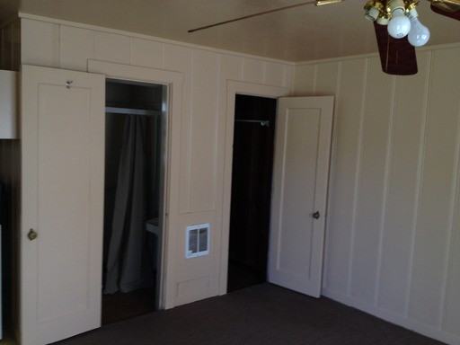 435 E Sycamore St - Photo 2 of 5