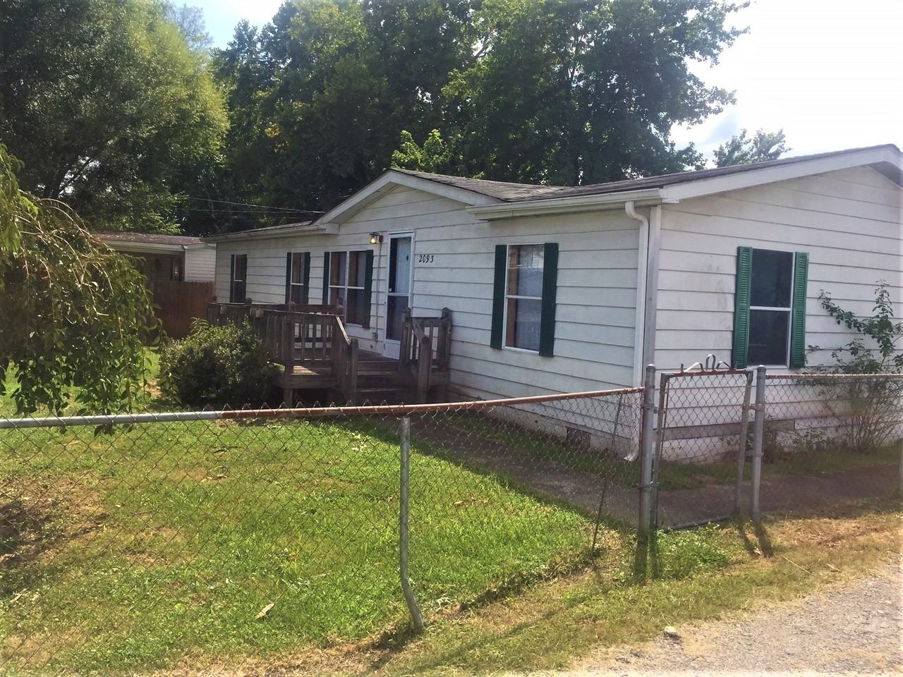 2093 Main St - Photo 2 of 10