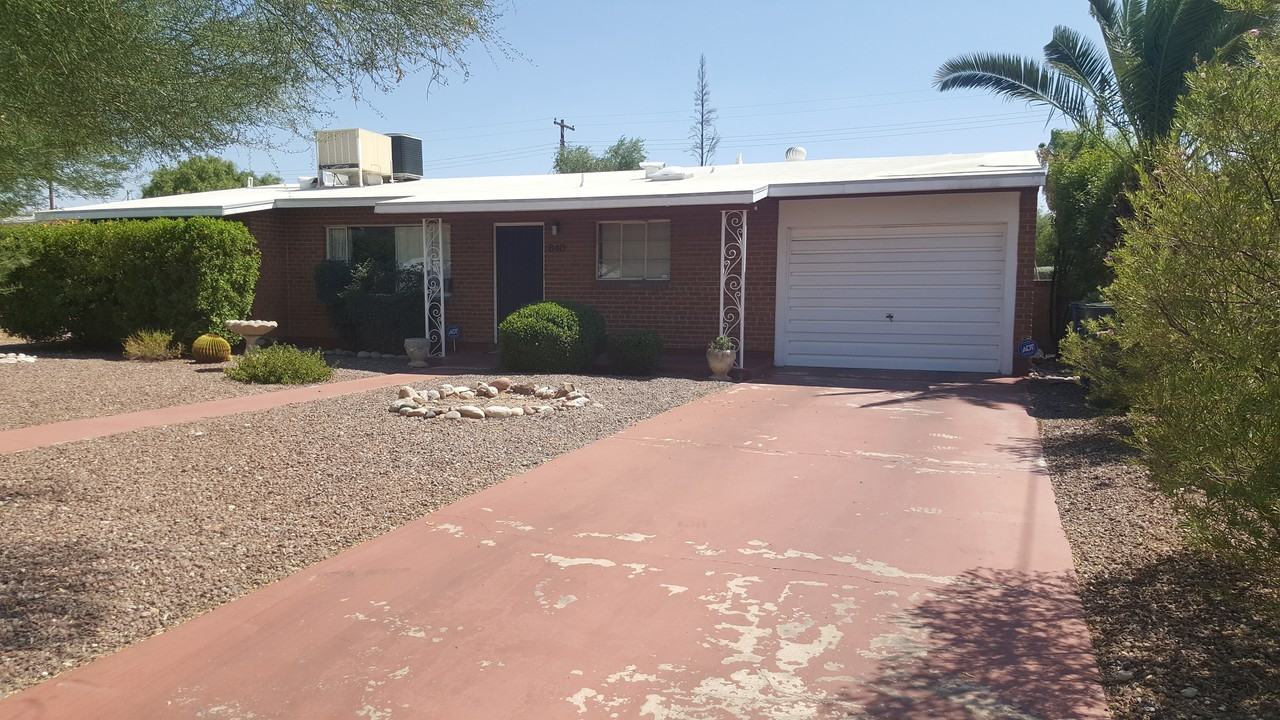 840 E Copper St - Photo 2 of 12