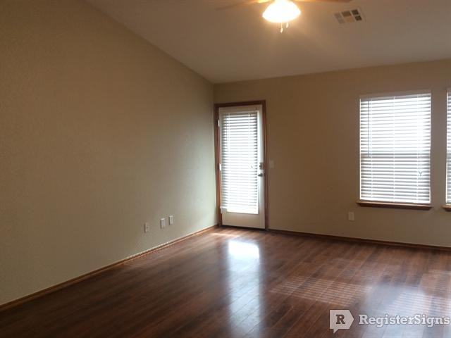 2720 Edgemere Dr - Photo 2 of 6
