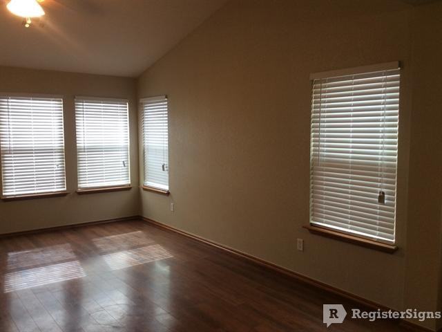 2720 Edgemere Dr - Photo 3 of 6