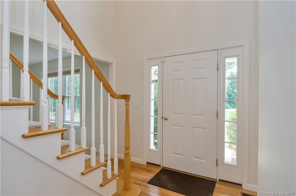 221 Sunnyfield Dr - Photo 3 of 33