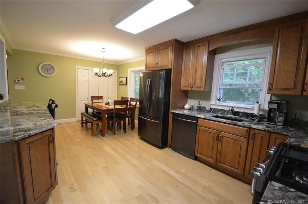 7 Talmadge Hill Rd - Photo 3 of 30