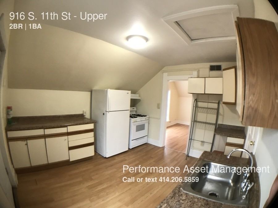 916 S 11th St - Photo 3 of 8