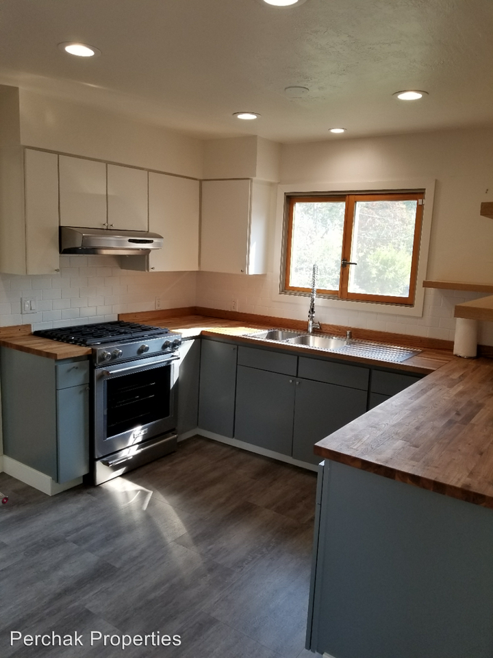 1037 Mountain View Blvd - Photo 2 of 12