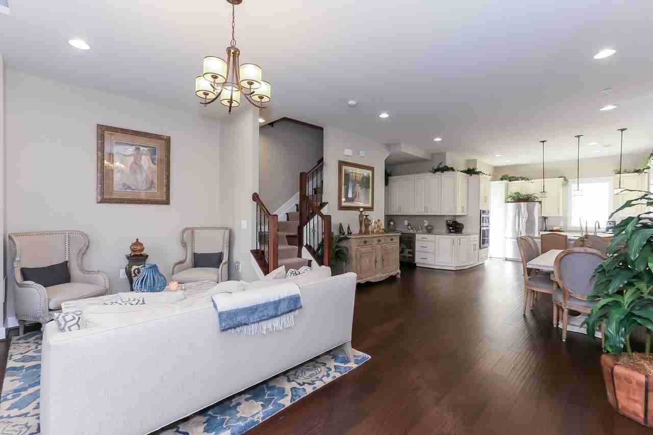 2106 Main Line Blvd - Photo 3 of 30