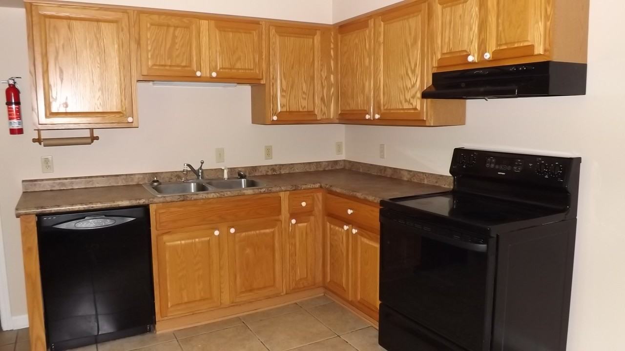 1112 Cousin St - Photo 3 of 10