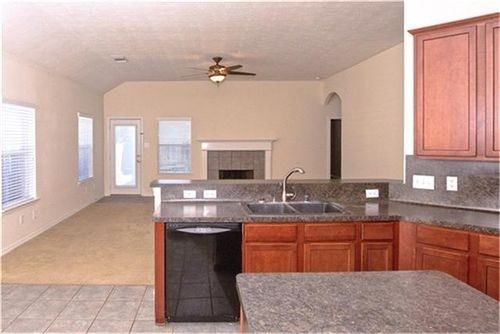 2302 Oakleaf Hills Cir - Photo 3 of 8