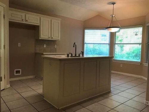 10471 Parkside Dr - Photo 3 of 8