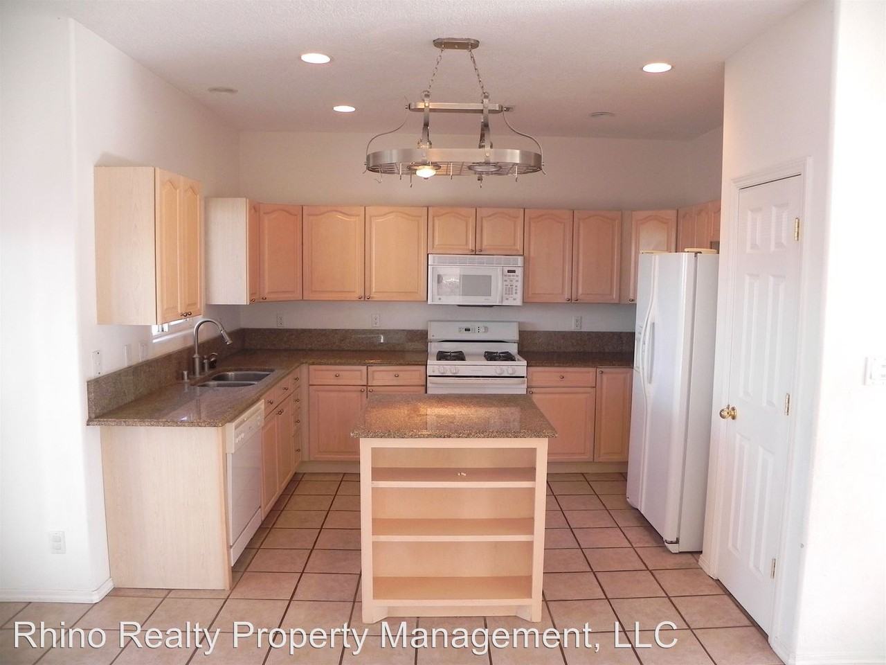 8515 Palomar Ave NE - Photo 3 of 23