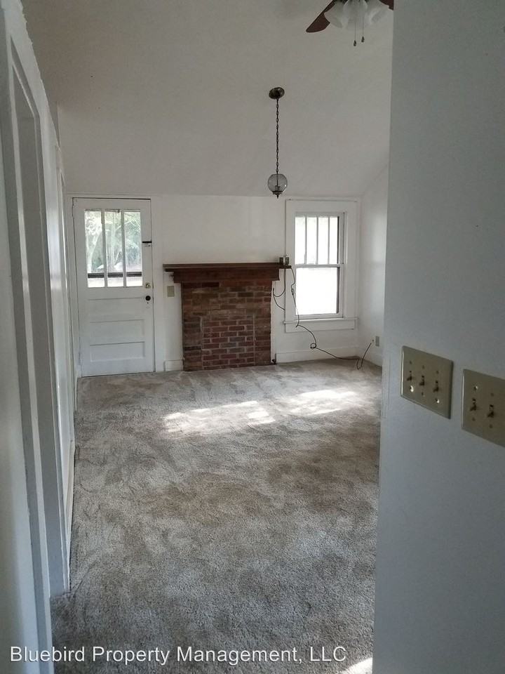 811 E Main St - Photo 3 of 8