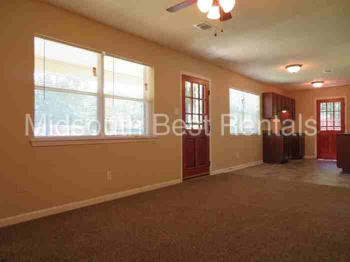 3987 Maynard Dr - Photo 2 of 5