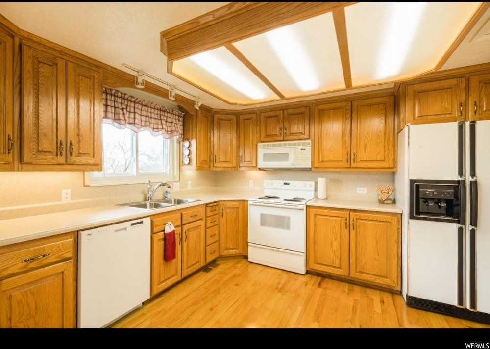 366 S 1280 E St - Photo 3 of 23