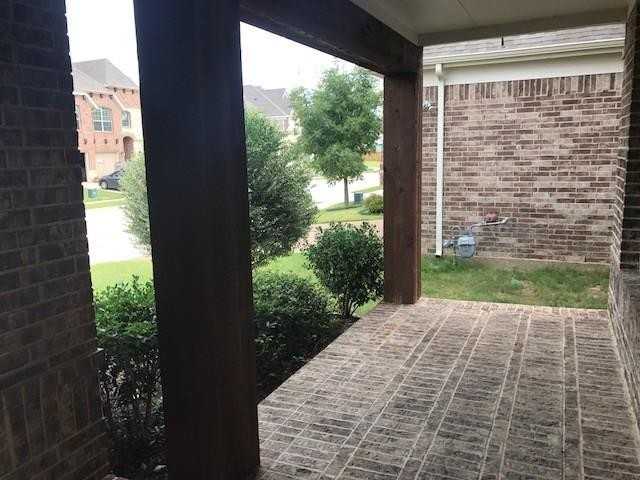 15572 Yarberry Dr - Photo 3 of 26