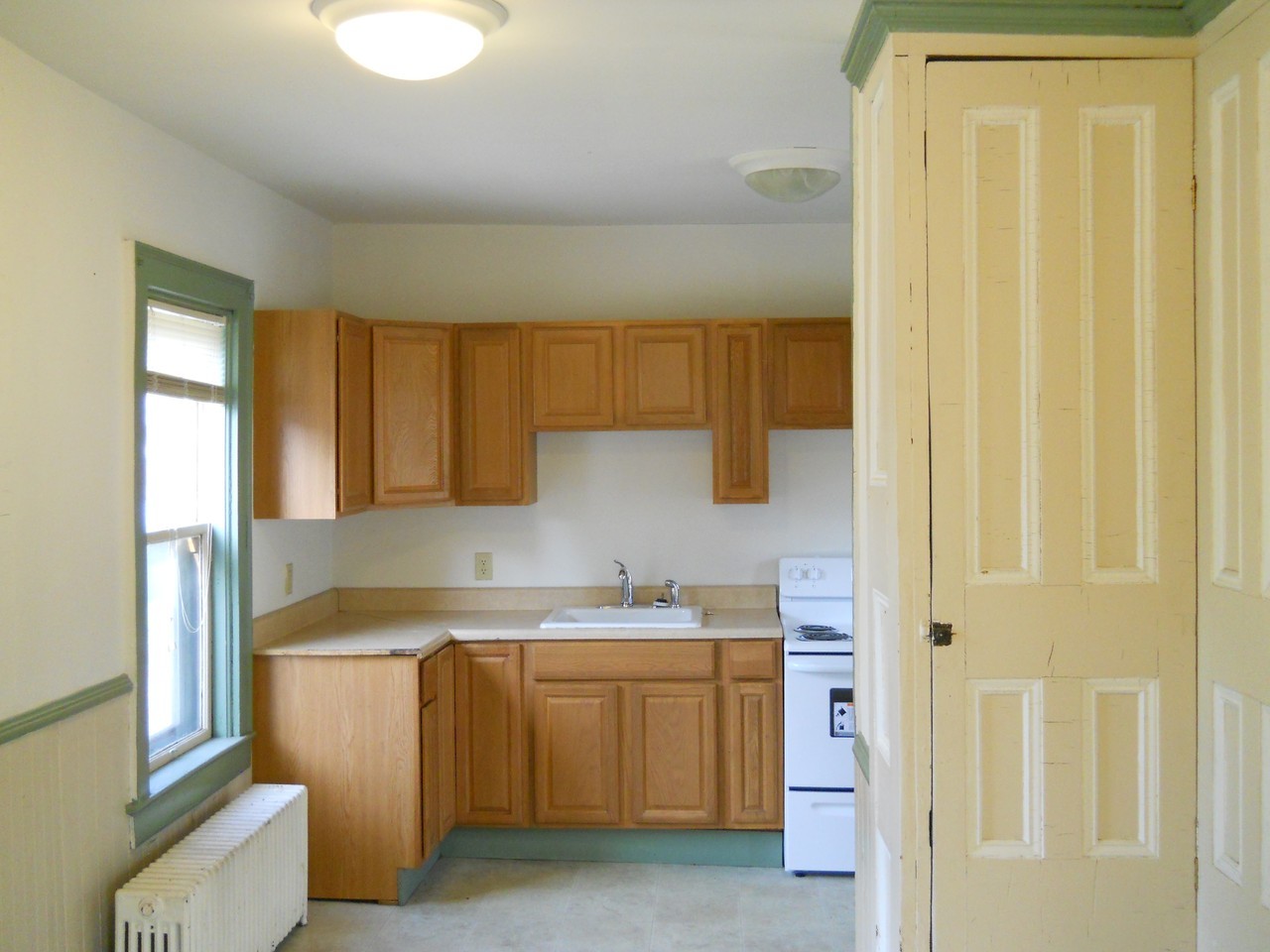 111 N Winooski Ave #1 - Photo 3 of 21