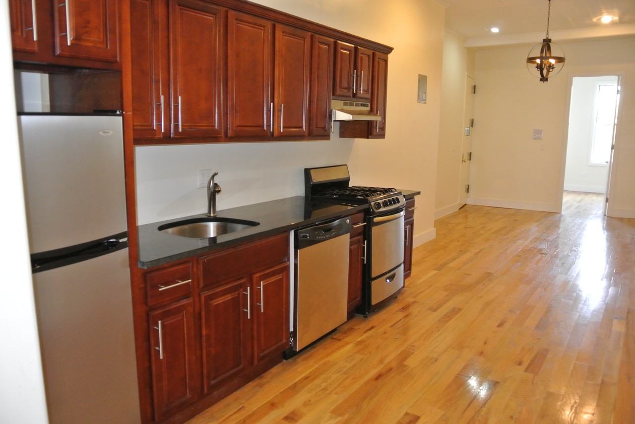 776 Hart Street #twoR