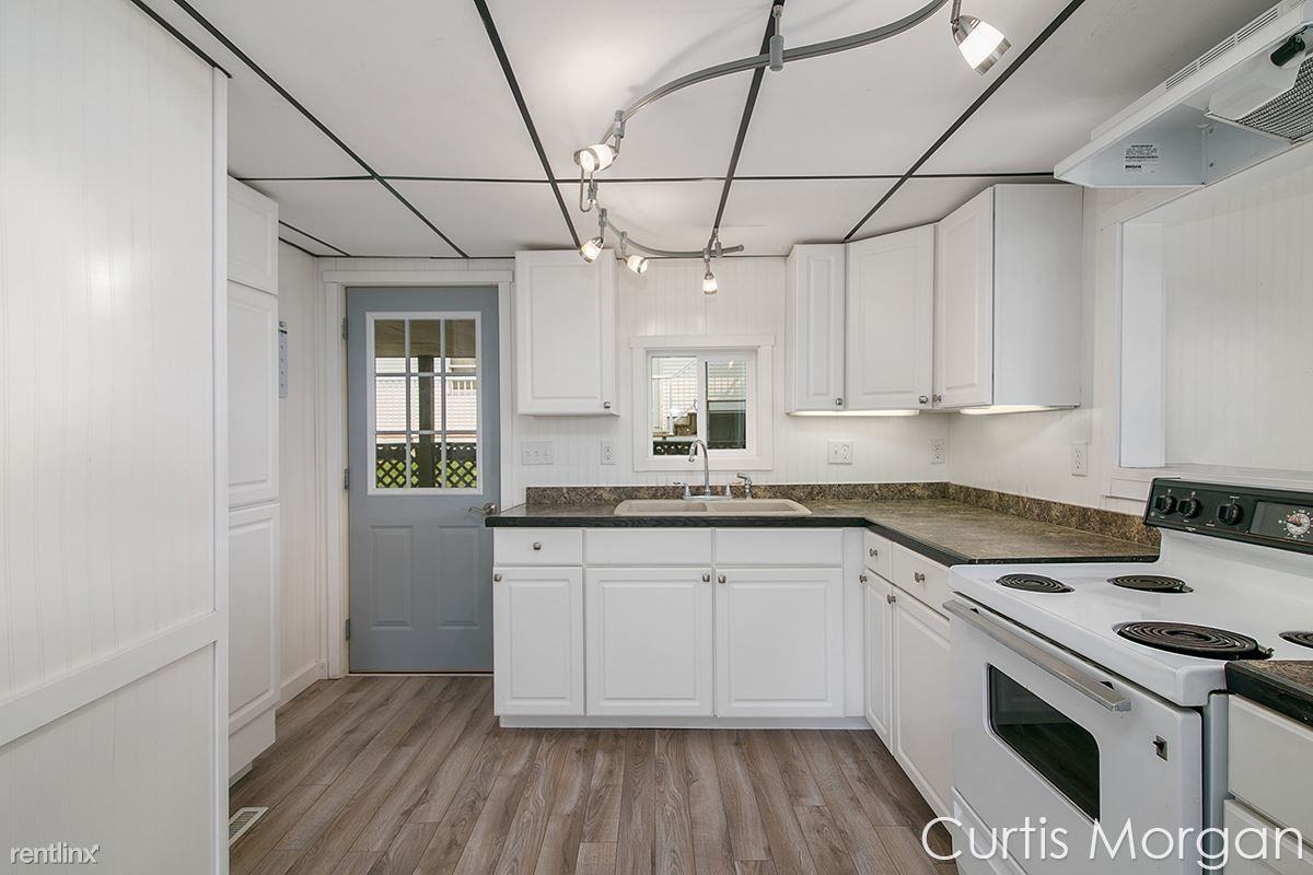 5052 Gahan St NE - Photo 3 of 10