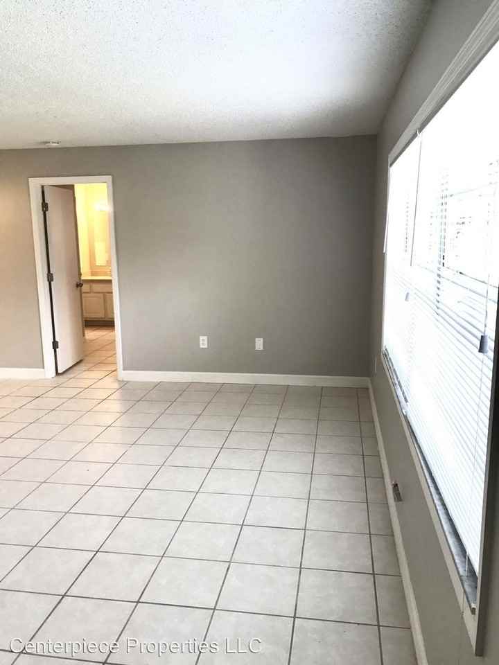 832 Berkshire Dr - Photo 2 of 11