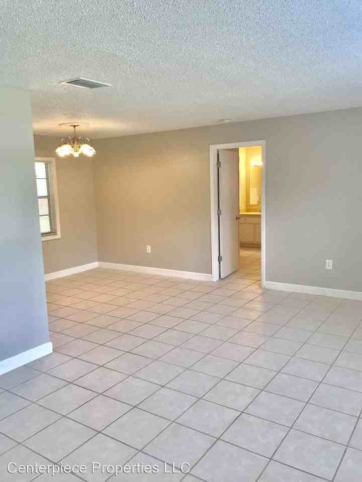 832 Berkshire Dr - Photo 3 of 11