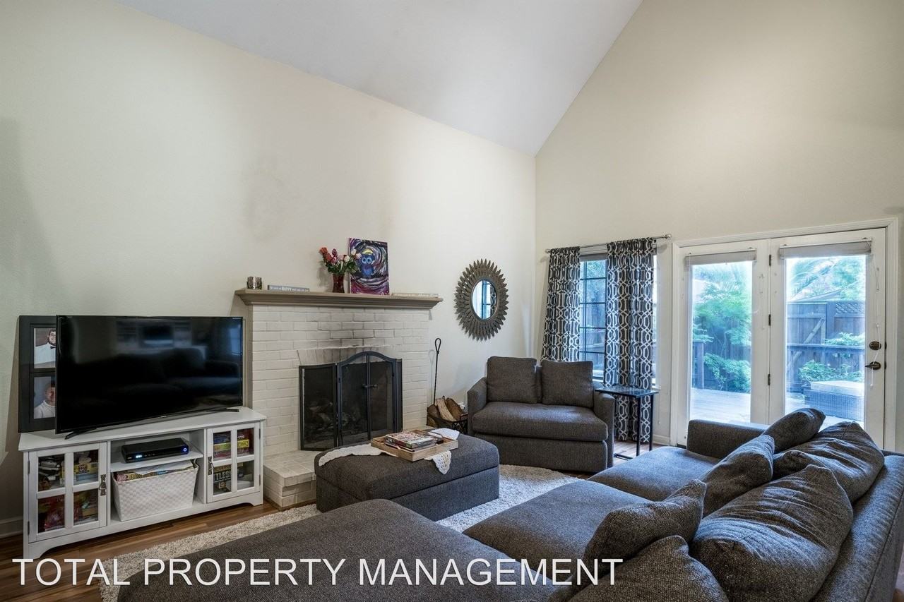 104 Wilder Ave - Photo 2 of 17