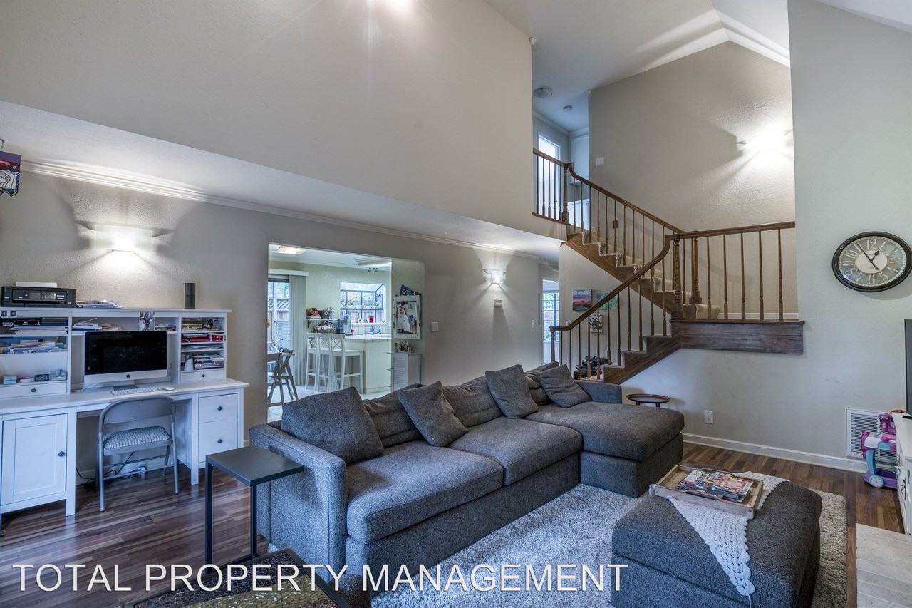 104 Wilder Ave - Photo 3 of 17