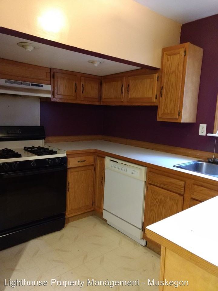 3362 Glendale St - Photo 2 of 6