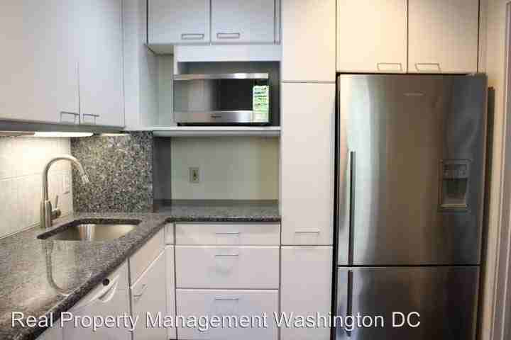 4371 Embassy Park Dr NW - Photo 3 of 22