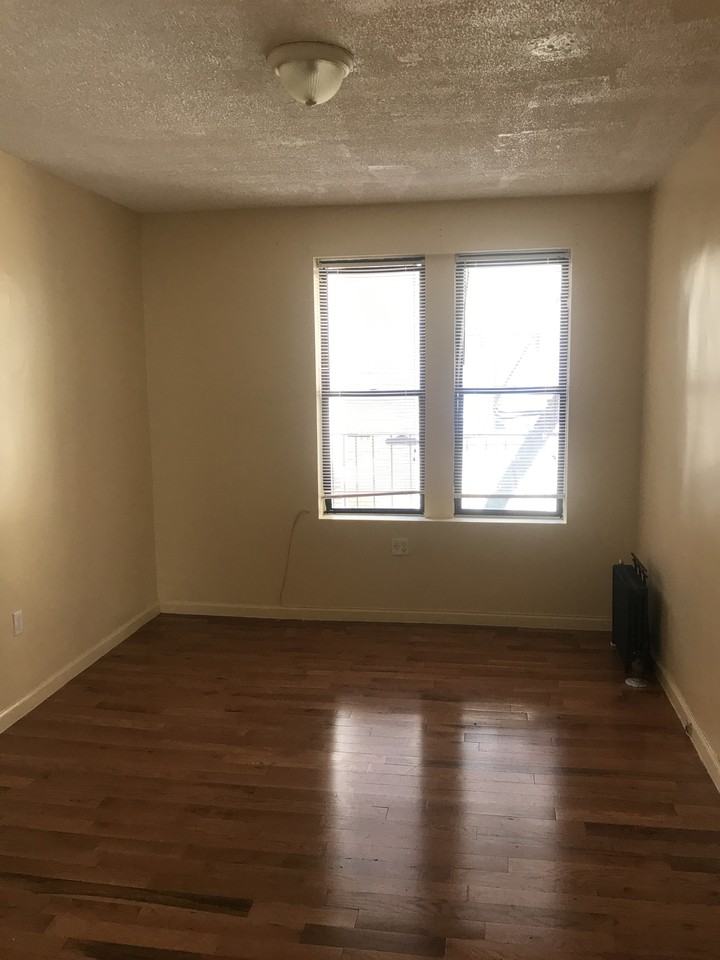 Broadway & W 176th St #4e