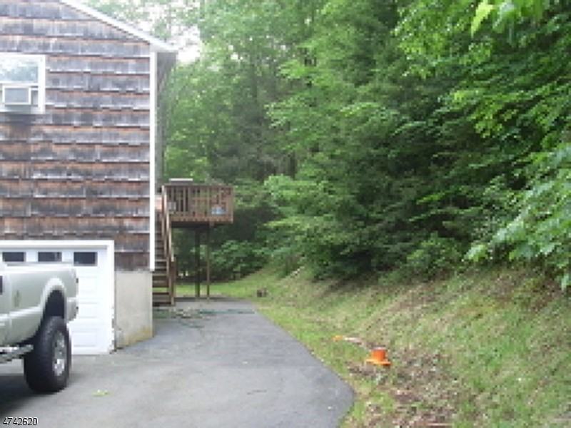 35 Larchmont Dr - Photo 2 of 14