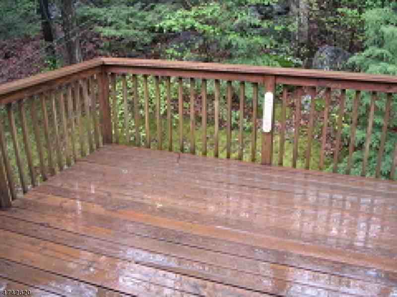 35 Larchmont Dr - Photo 3 of 14