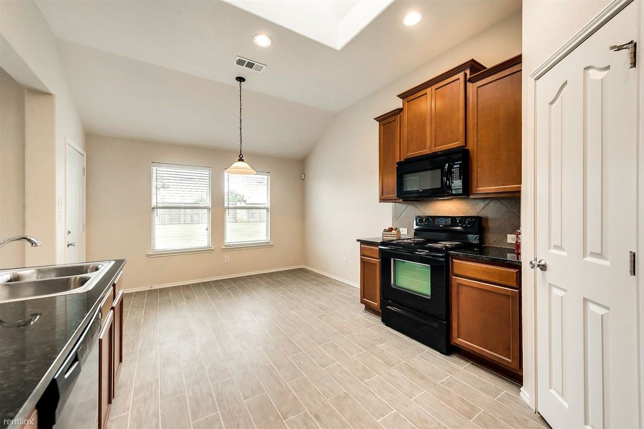 12148 Long Stone Dr - Photo 2 of 16