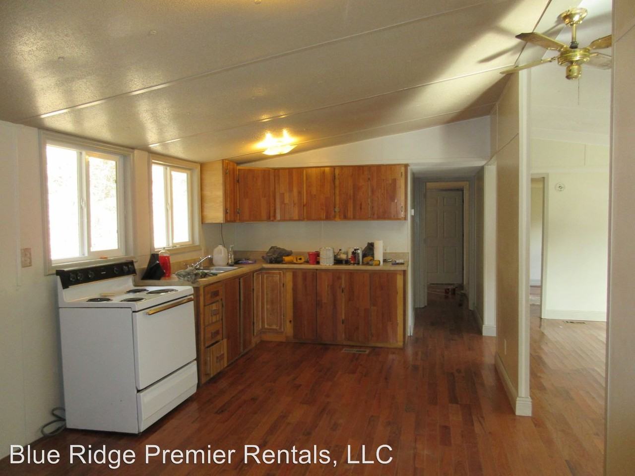 100 Sunrise Rd - Photo 3 of 10