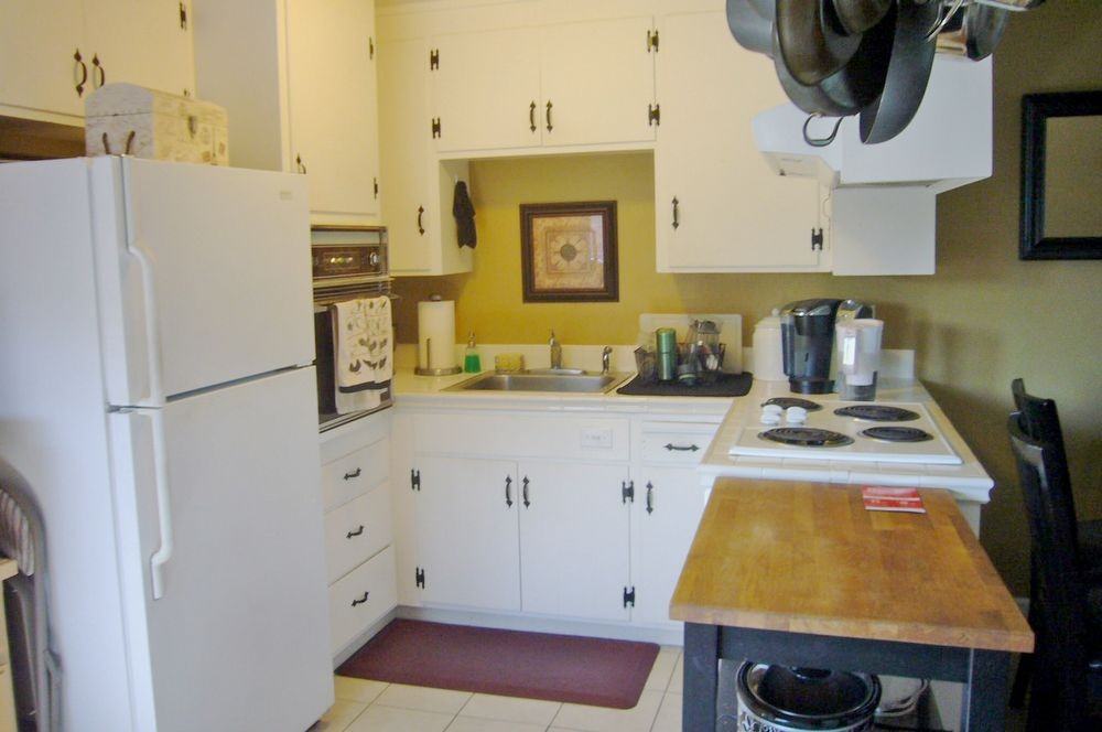 1037 Zarick Dr - Photo 2 of 8