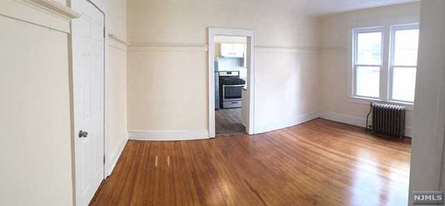 16 W Madison Ave #2 - Photo 3 of 9