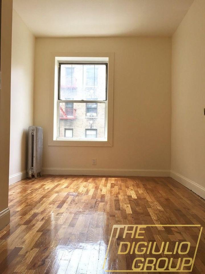 14 Broadway Terrace - Photo 3 of 6
