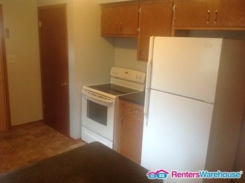 1920 Deerfield Dr - Photo 2 of 12