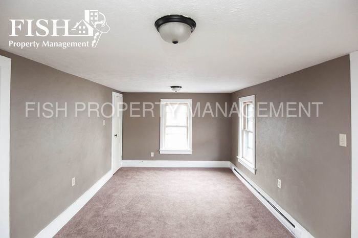 320 Main St - Photo 3 of 12