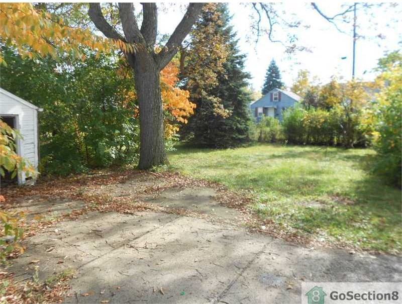 2208 Roosevelt Ave NE - Photo 2 of 2