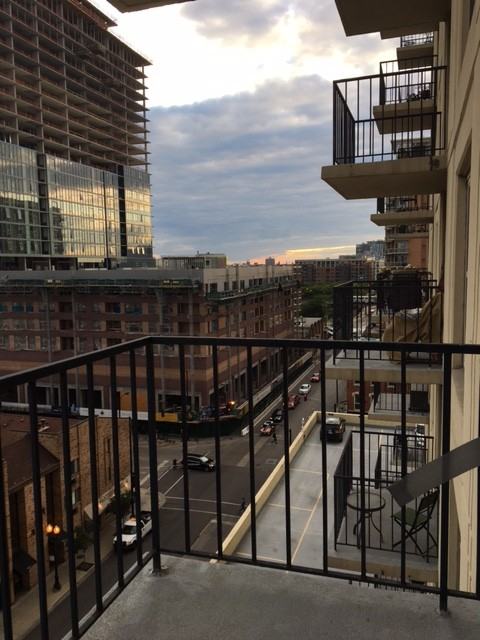 1212 North LaSalle Drive #903