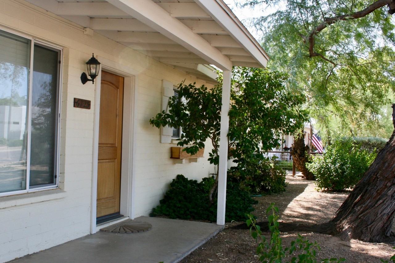 6725 E 2nd St - Photo 3 of 11