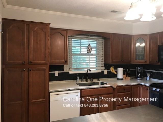 7648 Hillview Ln - Photo 3 of 24