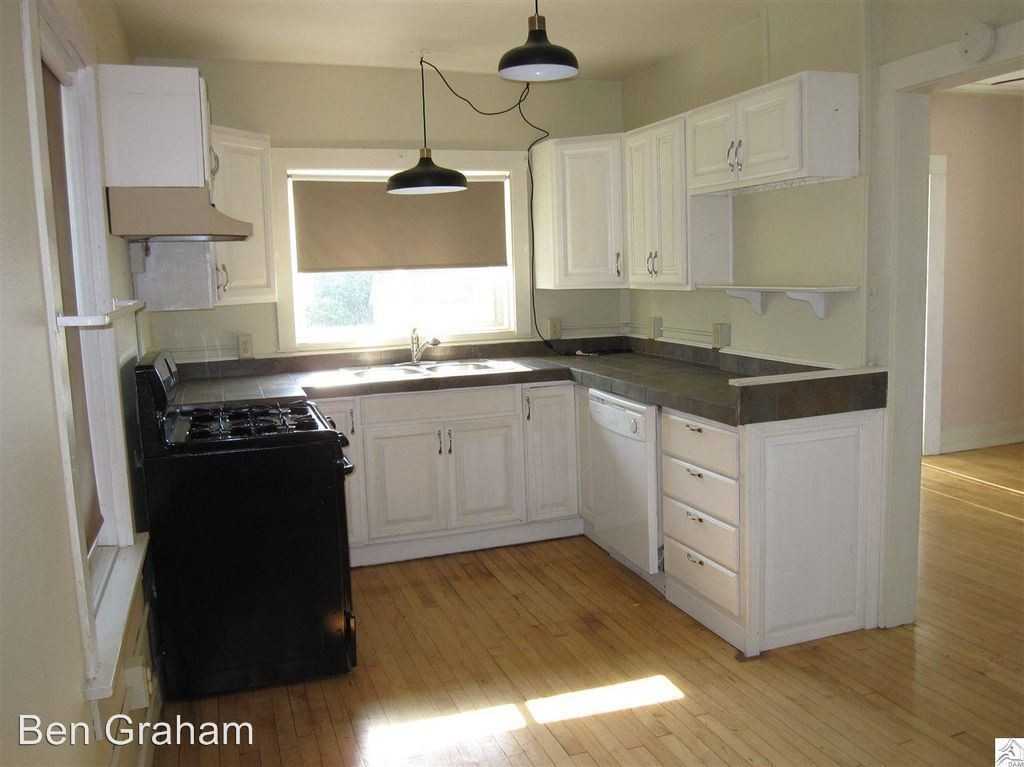 512 3rd Ave - Photo 3 of 16