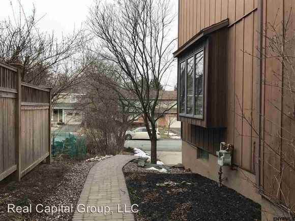 147 Holmes Dale - Photo 3 of 16