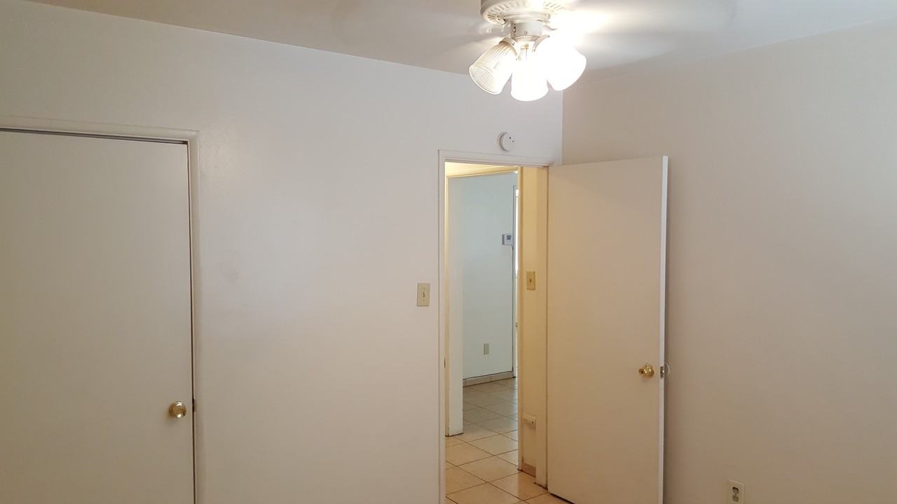 465 W 18th St - Photo 2 of 8