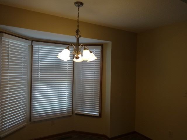 1080 Oxford Dr N - Photo 3 of 14