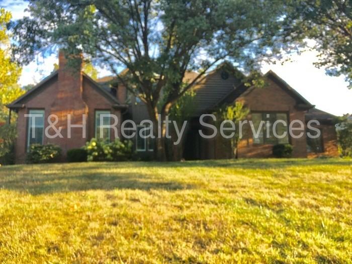 10640 Hunters Cove Dr - Photo 2 of 37