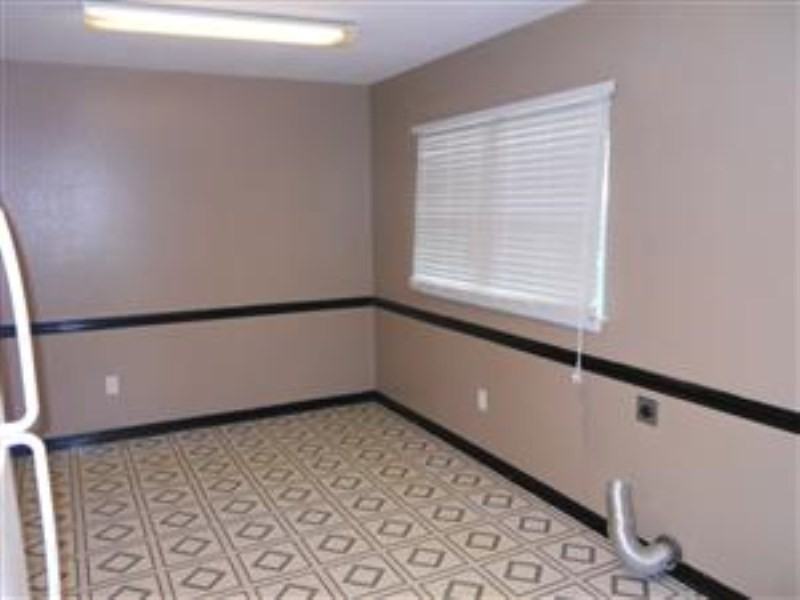 1106 Anders Dr - Photo 3 of 5