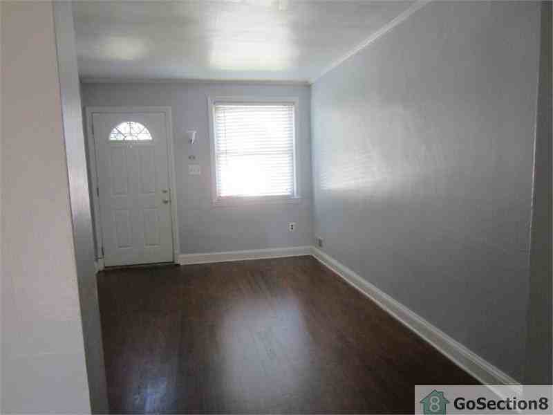 1119 Anglesea St - Photo 2 of 6